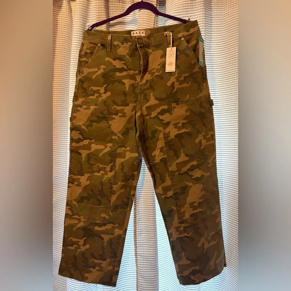 Daze Camouflage Cargo Pants - Picture 1 of 3